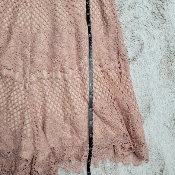 Lush Pale Blush Pink Eyelet Lace Wide Short Sleeve Romper Size M - Picture 10 of 11
